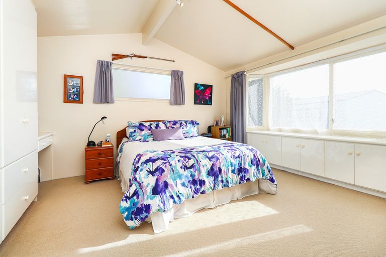 Photo of property in 80h Tirimoana Road, Te Atatu South, Auckland, 0602