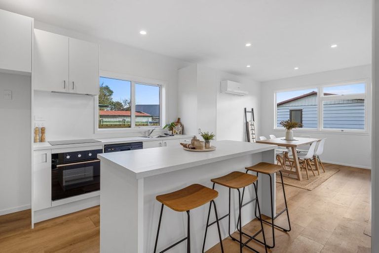 Photo of property in 21 Wainoni Road, Wainoni, Christchurch, 8061