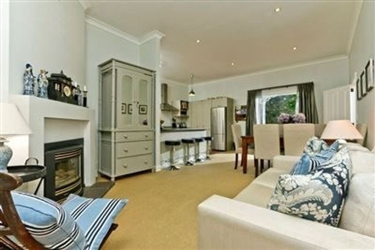 Photo of property in 13 Eastvale Close, Greenhithe, Auckland, 0632