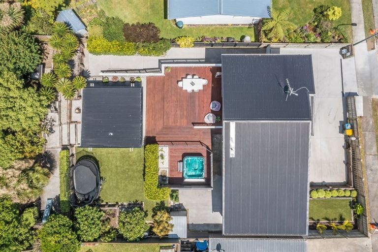 Photo of property in 56 Gloaming Hill, Titahi Bay, Porirua, 5022