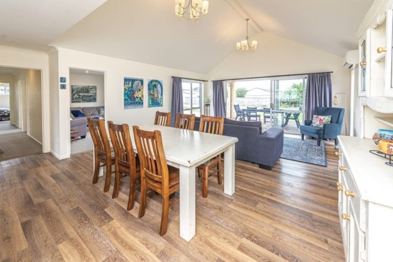 Photo of property in 6 Attrill Place, Tawhero, Whanganui, 4501