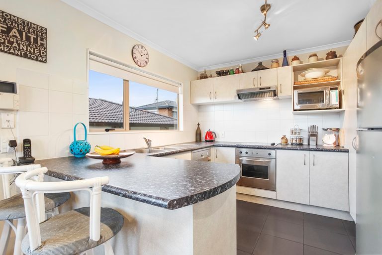 Photo of property in 1 Shah Place, Glen Eden, Auckland, 0602