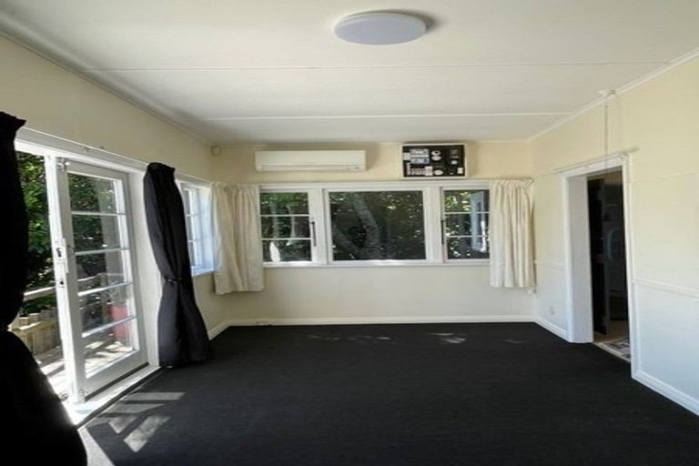 Photo of property in 325 Grays Road, Pauatahanui, Porirua, 5381