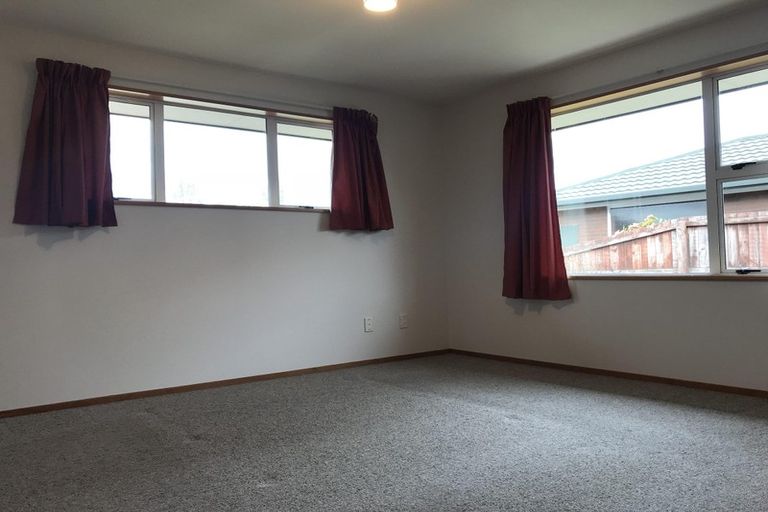 Photo of property in 5 Aberfoyle Place, Parklands, Christchurch, 8083