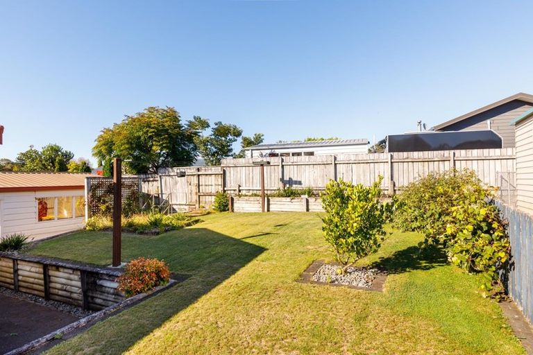 Photo of property in 32 Poplar Grove, Whalers Gate, New Plymouth, 4310