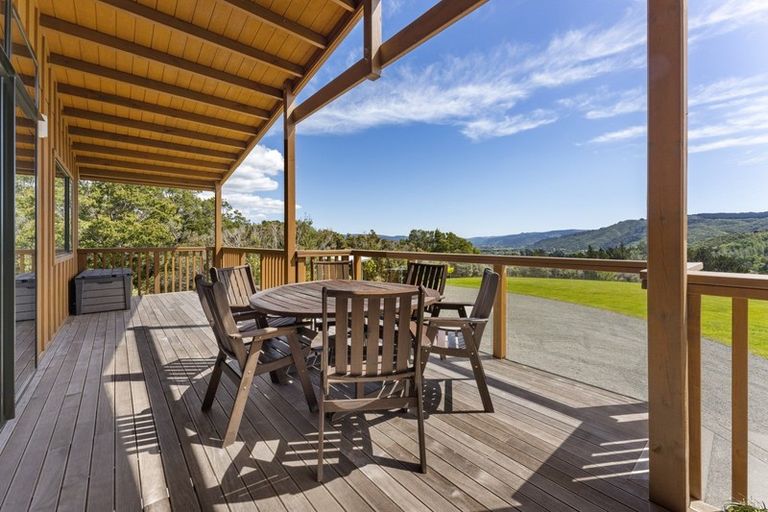 Photo of property in 11 Streets Way, Timberlea, Upper Hutt, 5018