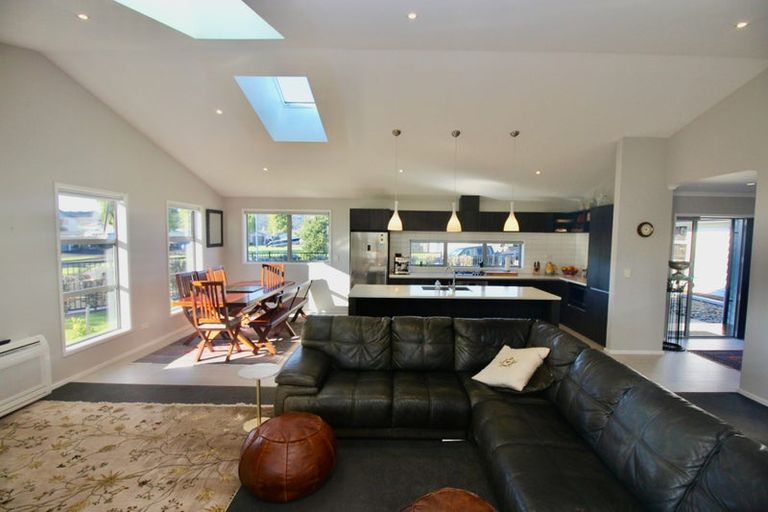 Photo of property in 2 Roseberry Place, Whitianga, 3510