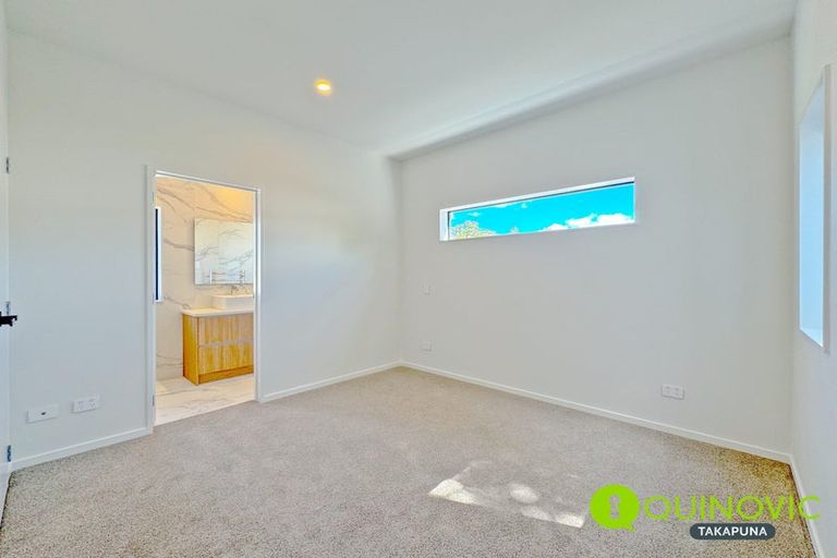 Photo of property in 7c Buisson Glade, West Harbour, Auckland, 0618