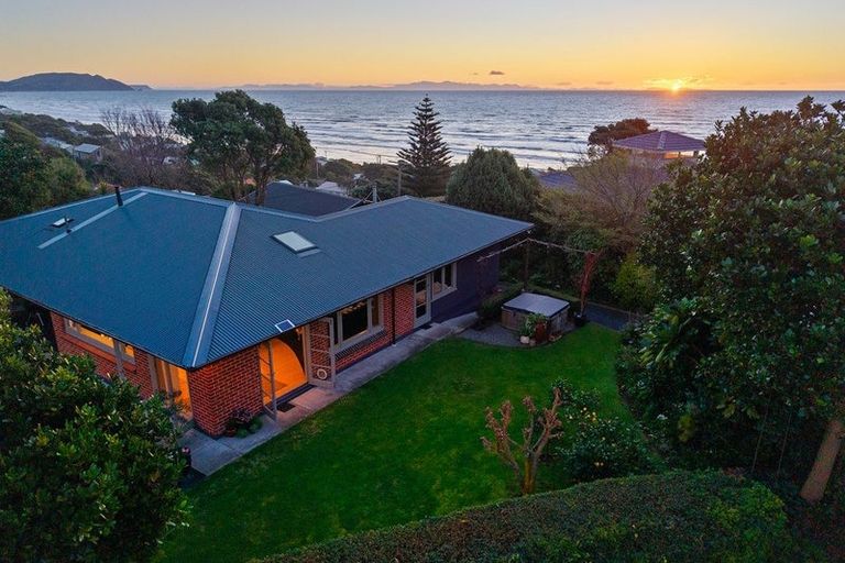Photo of property in 19 Pingau Street, Paekakariki, 5034