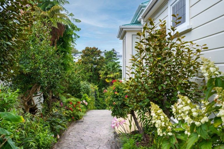 Photo of property in 13 Roslyn Road, Bluff Hill, Napier, 4110