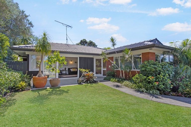 Photo of property in 18 Meadway, Sunnyhills, Auckland, 2010