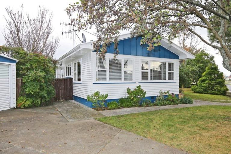 Photo of property in 12 Wyatt Avenue, Onekawa, Napier, 4110