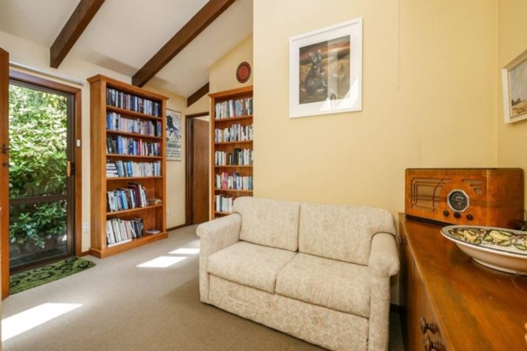 Photo of property in 16 Middleton Road, Kew, Dunedin, 9012