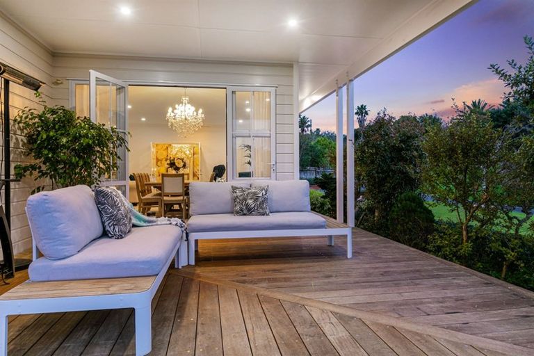 Photo of property in 27 Almond Grove, Greenhithe, Auckland, 0632