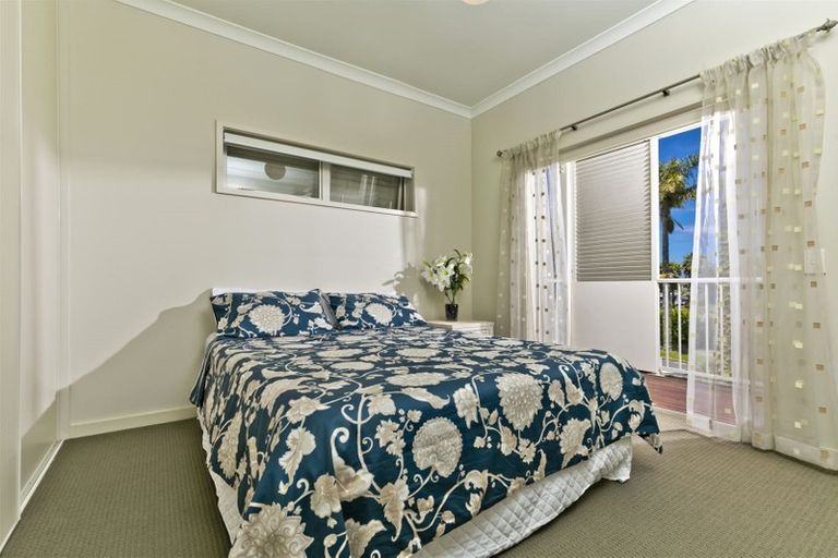 Photo of property in 6 Puriri Boulevard, Orewa, 0931