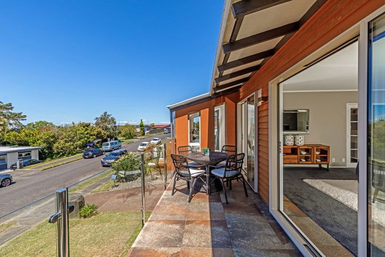 Photo of property in 9 Robin Lane, Browns Bay, Auckland, 0630