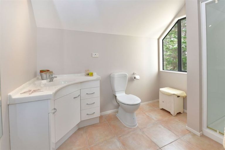 Photo of property in 32 D'oyly Drive, Stanmore Bay, Whangaparaoa, 0932