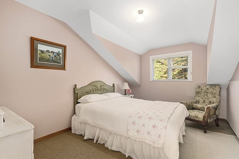Photo of property in 2 Barton Road, Heretaunga, Upper Hutt, 5018