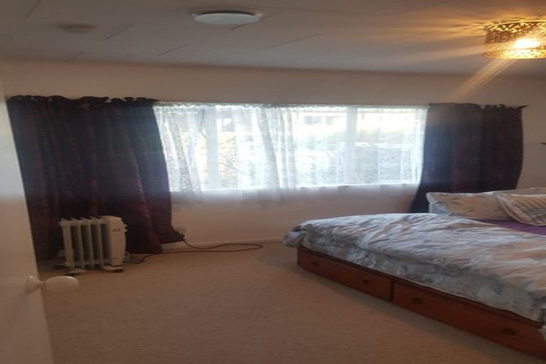 Photo of property in 1/2 Netherlands Avenue, Kelston, Auckland, 0602