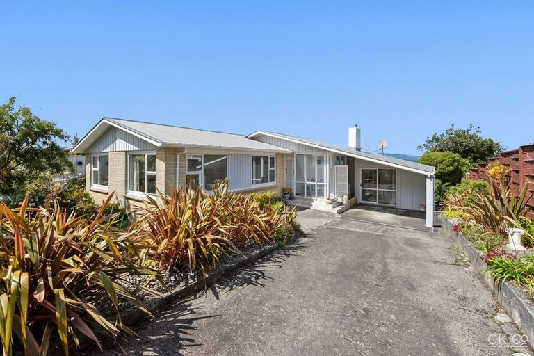 Photo of property in 21 Acacia Avenue, Maungaraki, Lower Hutt, 5010