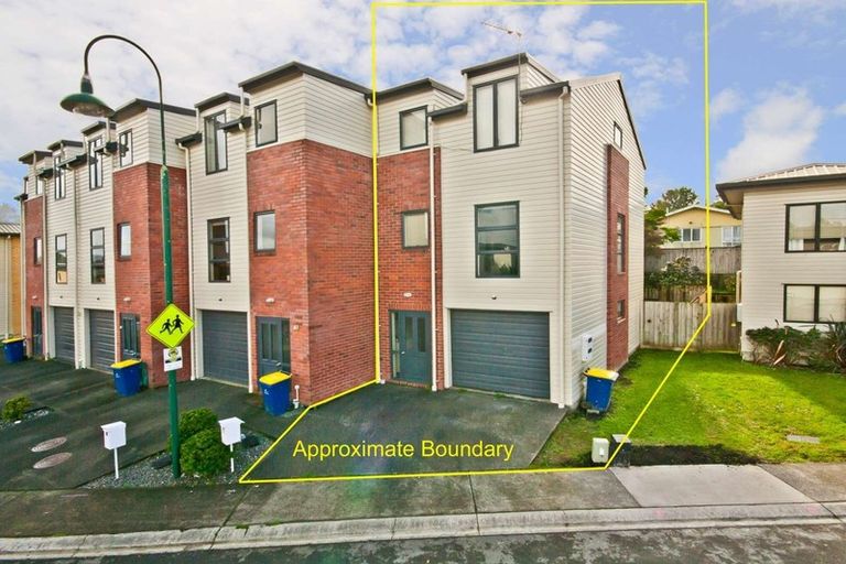 Photo of property in 13 Barnea Circle, Glen Eden, Auckland, 0602