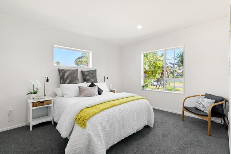 Photo of property in 198 Lakeside Drive, Orewa, 0931