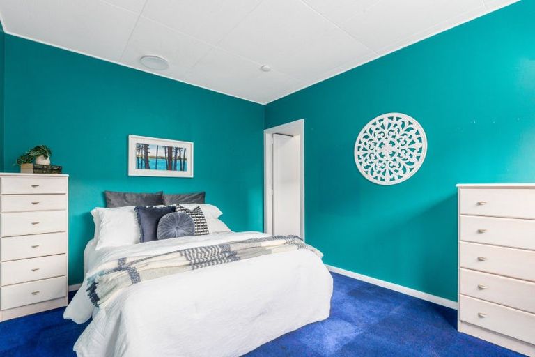 Photo of property in 12 Whiorau Grove, Lowry Bay, Lower Hutt, 5013