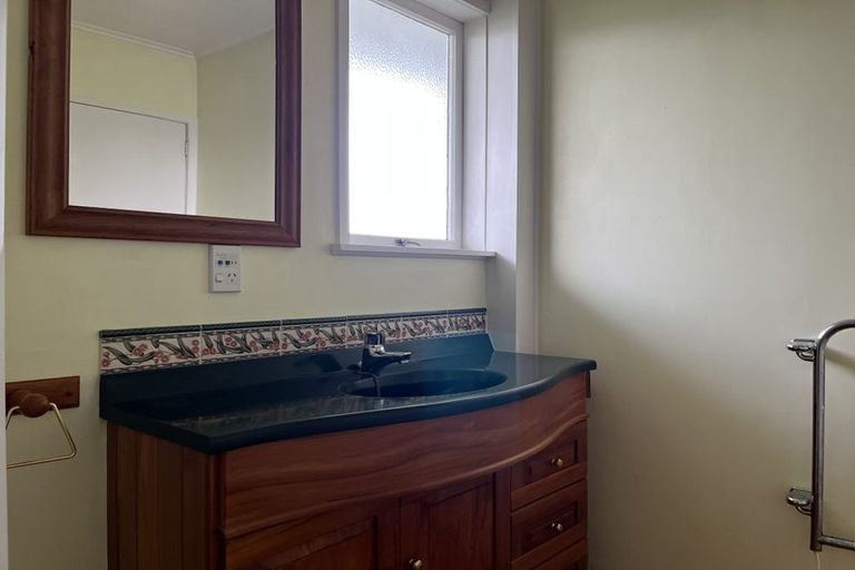 Photo of property in 6 Raines Avenue, Forrest Hill, Auckland, 0620