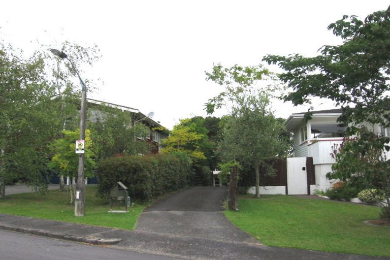 Photo of property in 11 Munstead Place, Hillcrest, Auckland, 0627