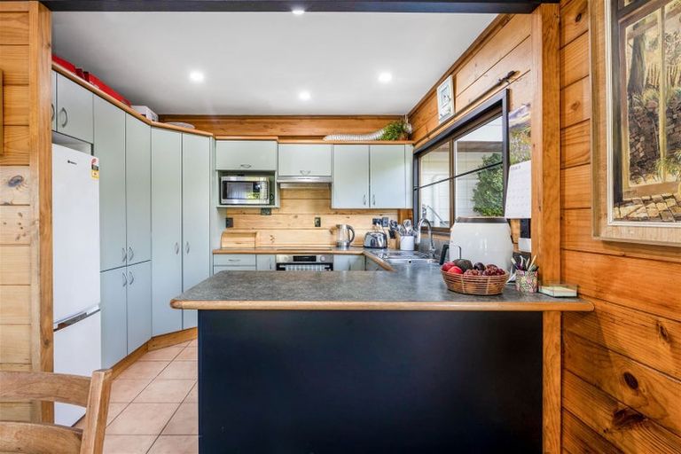 Photo of property in 2 Ramsey Place, Karori, Wellington, 6012