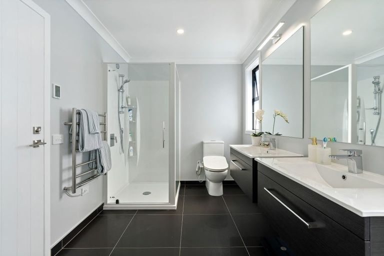 Photo of property in 2 Cessna Way, Newlands, Wellington, 6037