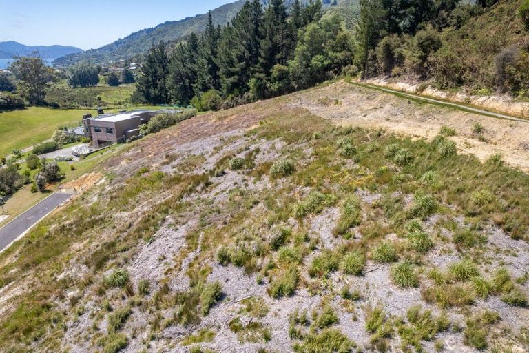 Photo of property in 16 Raukura Rise, Picton, 7220