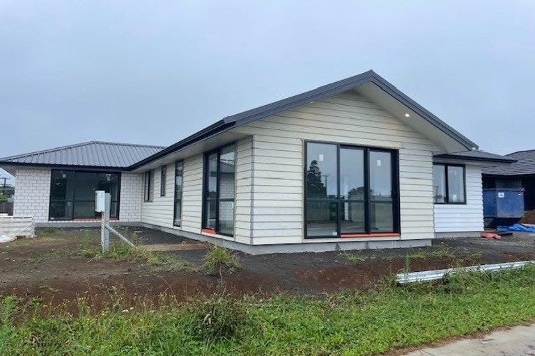 Photo of property in 1 Vogue Circle, Vogeltown, New Plymouth, 4310