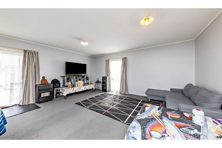 Photo of property in 1/21 Solveig Place, Randwick Park, Auckland, 2105
