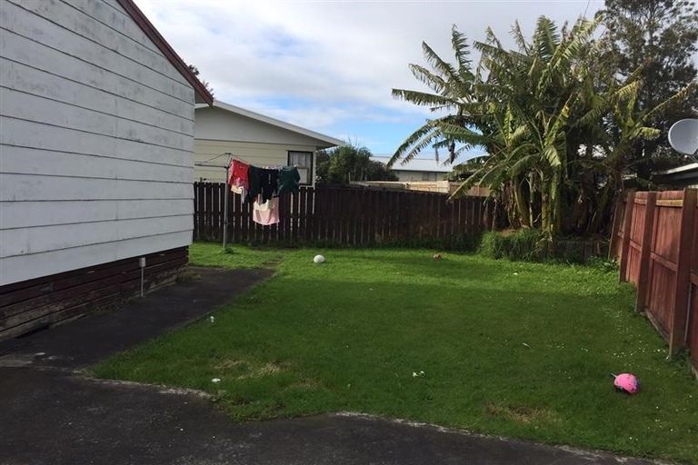Photo of property in 1/11 Maplesden Drive, Clendon Park, Auckland, 2103
