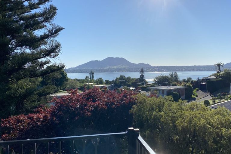 Photo of property in 6 Earle Place, Acacia Bay, Taupo, 3330