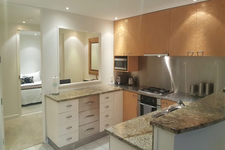 Photo of property in 4/318 Oriental Parade, Oriental Bay, Wellington, 6011