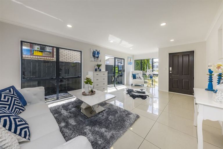 Photo of property in 15 Heidi Crescent, Flat Bush, Auckland, 2016