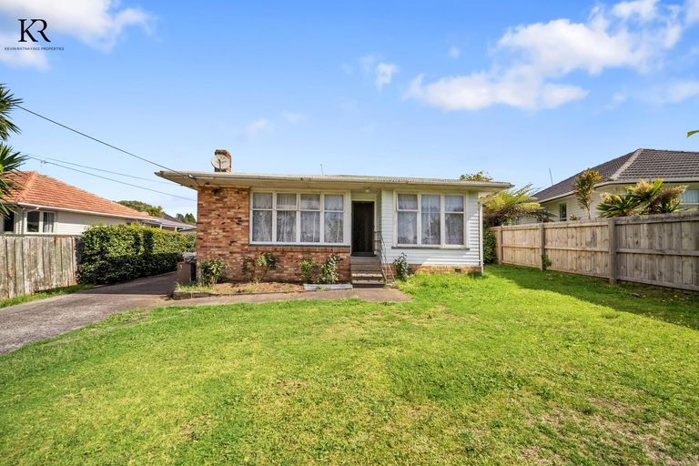 Photo of property in 53 Waipani Road, Te Atatu Peninsula, Auckland, 0610