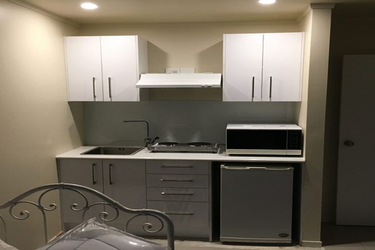 Photo of property in 16 Meynell Court, Glen Eden, Auckland, 0602