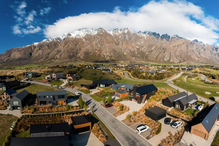 Photo of property in 10 Falconer Rise, Jacks Point, Queenstown, 9371