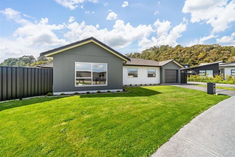 Photo of property in 24 Fenwick Crescent, Wallaceville, Upper Hutt, 5018