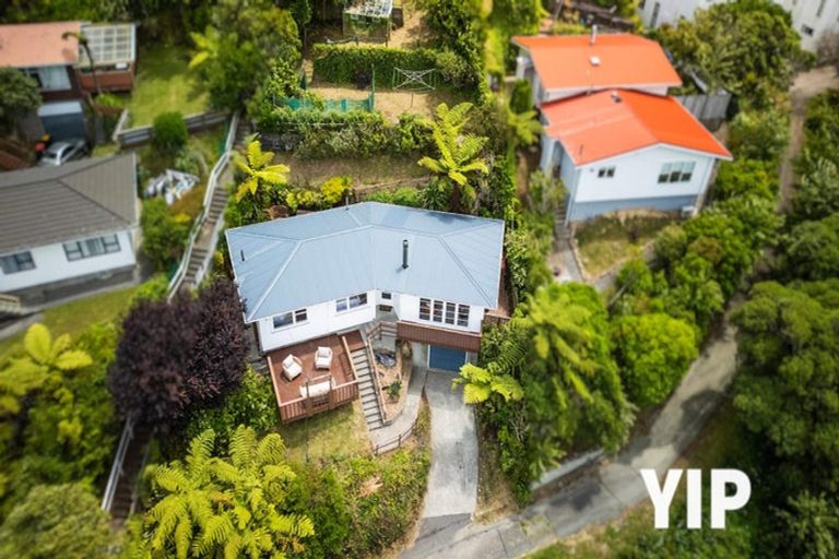 Photo of property in 10 Stella Grove, Newlands, Wellington, 6037