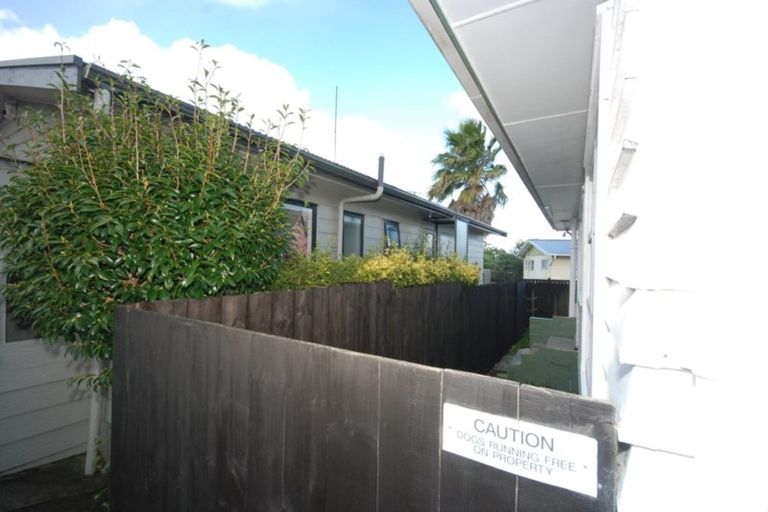 Photo of property in 3/219 Don Buck Road, Massey, Auckland, 0614