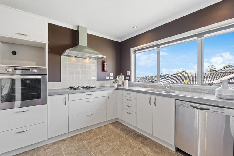 Photo of property in 13 Anchorite Way, Red Beach, 0932