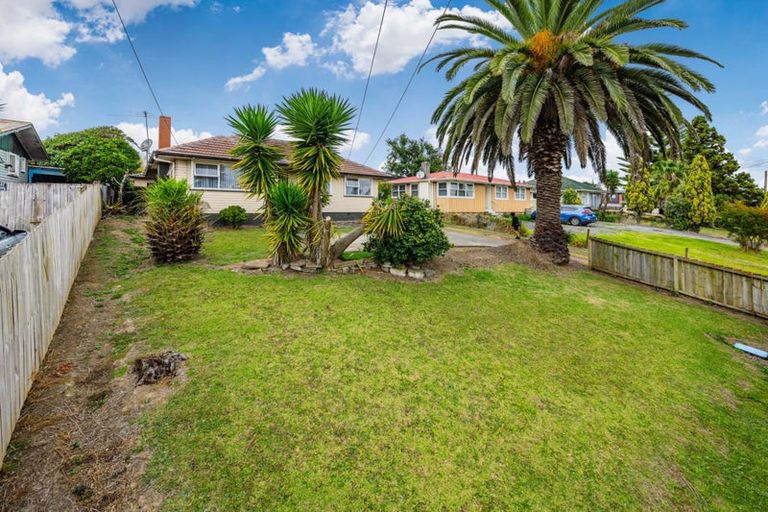 Photo of property in 12 Clutha Crescent, Clover Park, Auckland, 2023
