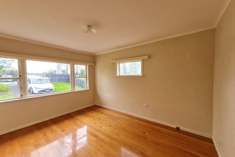 Photo of property in 349 Wairau Road, Totara Vale, Auckland, 0629