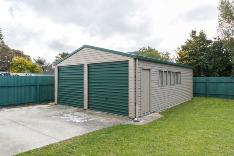 Photo of property in 17 Battersea Place, Roslyn, Palmerston North, 4414