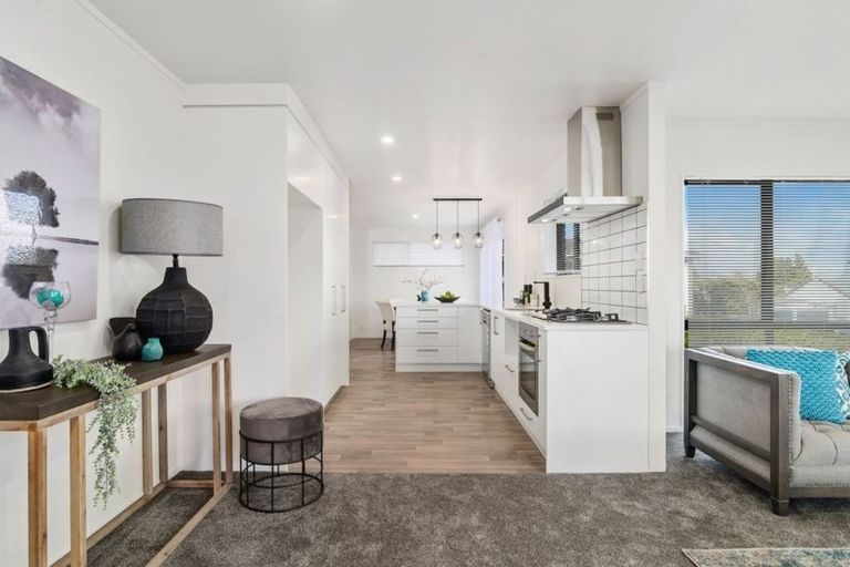 Photo of property in 8 Leo Place, Kawaha Point, Rotorua, 3010