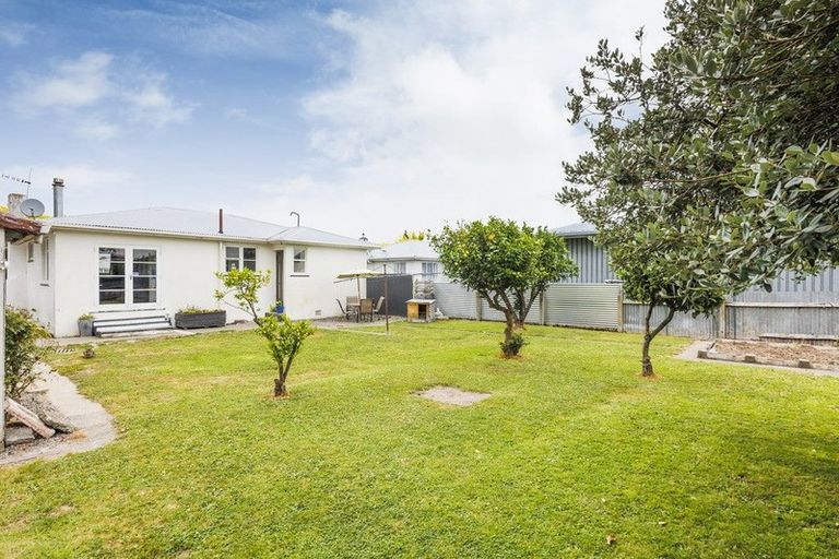 Photo of property in 17 Liverpool Street, Takaro, Palmerston North, 4412